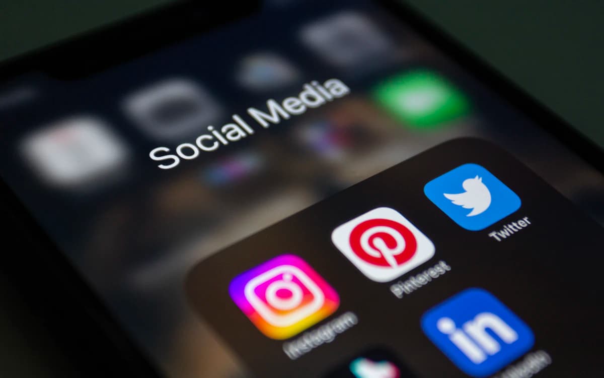 When Do Indian Professionals Actually Scroll? A 500-Person Social Media Study